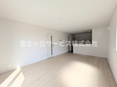 【居間・リビング】 | 浜松市浜名区引佐町金指 新築一戸建て 3号棟 | リビングです