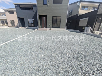 【駐車場】 | 浜松市浜名区引佐町金指 新築一戸建て 3号棟 | ３台駐車可能です