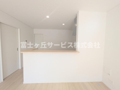 【キッチン】 | 浜松市浜名区引佐町金指 新築一戸建て 3号棟 | 前から見たキッチンです