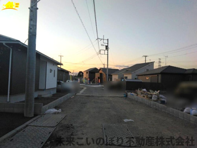 【前面道路含む現地写真】 | Cradlegarden加須市水深第3　5号棟 | 前面道路含む現地写真です