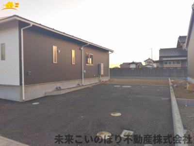 【駐車場】 | Cradlegarden加須市水深第3　5号棟 | 駐車スペースはゆとりのある2台分確保されています。
車の運転が不安な方もゆっくり入出庫できるので安心です。