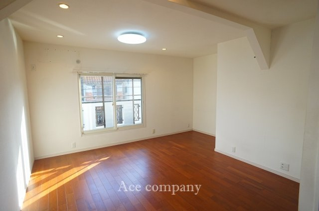 【居間・リビング】 | 八尾市栄町2丁目 | 【LDK：約16.7帖】