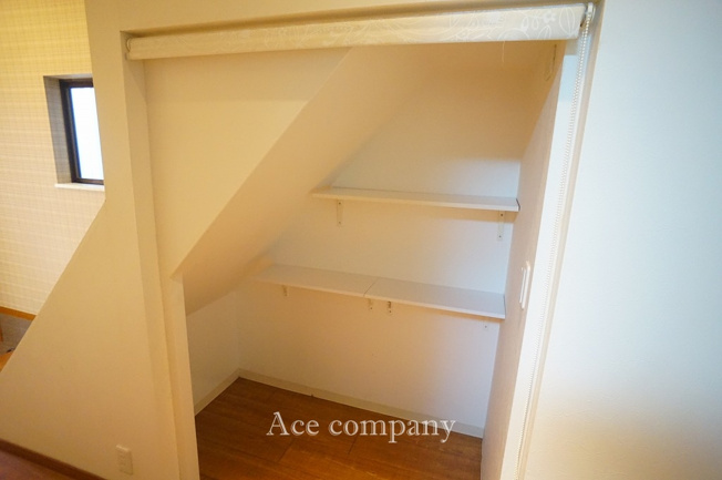 【収納】 | 八尾市栄町2丁目 | 1階、廊下にある階段下収納です♪