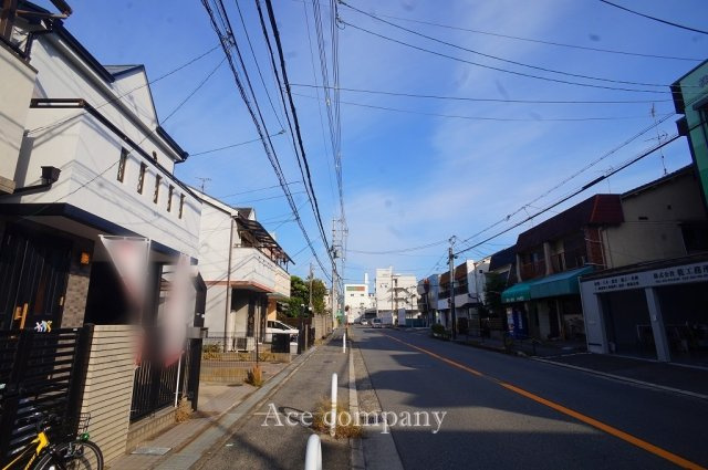 【前面道路含む現地写真】 | 八尾市栄町2丁目 | 【前面道路広々！幅員約11ｍ！（歩道付）】