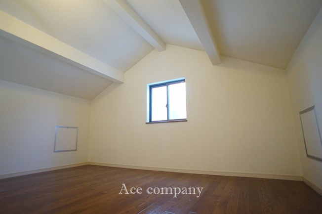 【内装】 | 八尾市栄町2丁目 | 【オープンロフト内♪】窓も付いています☆