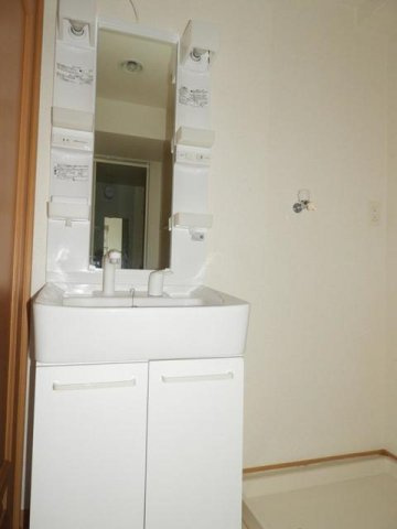 ワンダフルパレスＮＩの洗面所|スペースが確保できる洗面所です