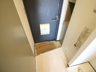 【玄関】 | ドロメンスカセ三番館