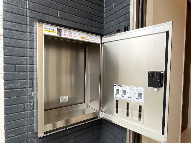 ファミリアの玄関|宅配ボックス