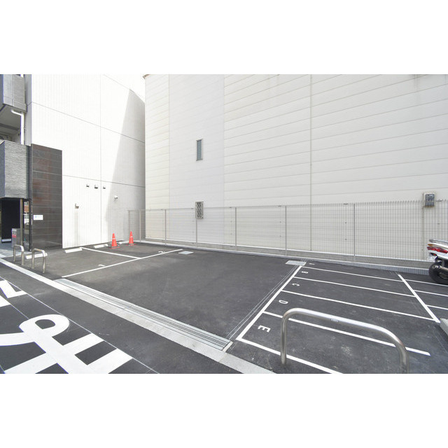 アドバンス難波南ワイズの駐車場