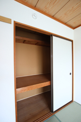 ★仕切り付きで収納しやすい★