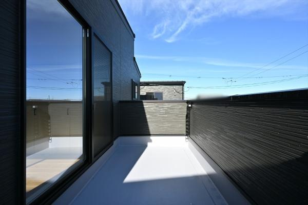 大和高田市西坊城 ２号地 ／新築一戸建のバルコニー|■現地撮影写真■日当たりのよいバルコニー！洗濯物もよく乾きます！