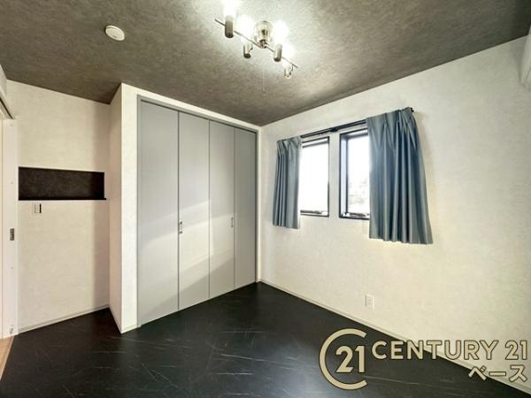 香芝市逢坂２丁目　一戸建の洋室|■現地撮影写真■日当たりのよい明るい雰囲気の洋室です！