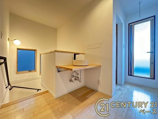 香芝市逢坂２丁目　一戸建の内装|■現地撮影写真■こちらは２階廊下部分です！