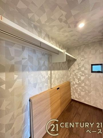 香芝市逢坂２丁目　一戸建の収納|■現地撮影写真■冬物のコートや季節のものなどたくさんしまえる広さ！