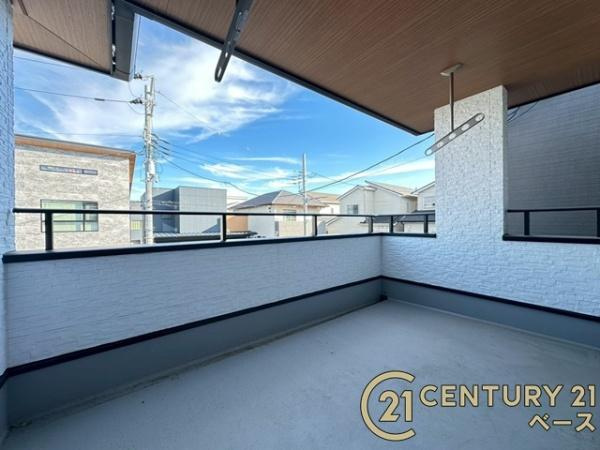 香芝市逢坂２丁目　一戸建のバルコニー|■現地撮影写真■インナーバルコニーで急な雨でも安心です！