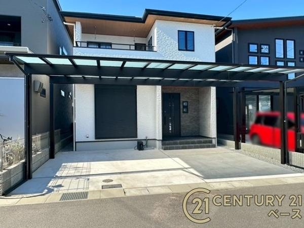 香芝市逢坂２丁目　一戸建の駐車場|■現地撮影写真■駐車スペースは３台分完備！来客時なども安心です！