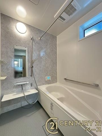 香芝市逢坂２丁目　一戸建の浴室|■現地撮影写真■浴室暖房乾燥機を完備！ゆったりした浴槽での入浴は疲れも癒してくれます！