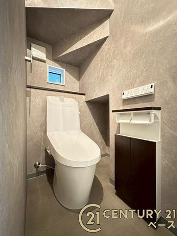 香芝市逢坂２丁目　一戸建のトイレ|■現地撮影写真■１・２階ともに清潔感ある綺麗なお手洗を完備！