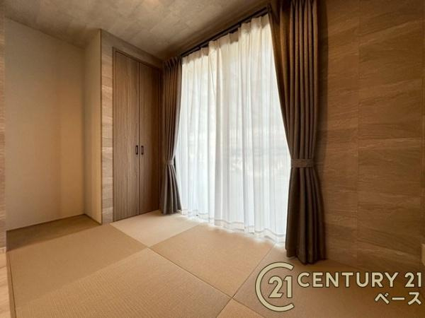 香芝市逢坂２丁目　一戸建の和室|■現地撮影写真■ほっこり落ち着けるタタミコーナー！客間としてもご利用いただけます！