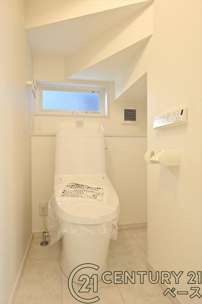 大和高田市西坊城 ３号地 ／新築一戸建のトイレ|■ウォシュレット完備！トルネード洗浄・フチなし形状でお手入れも楽々ですね！■
