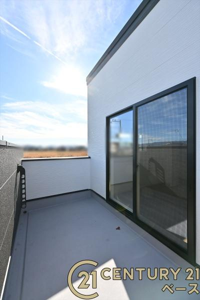 大和高田市西坊城 ３号地 ／新築一戸建のバルコニー|■≪同仕様写真≫■日当たりのよいバルコニー！洗濯物もよく乾きます！■