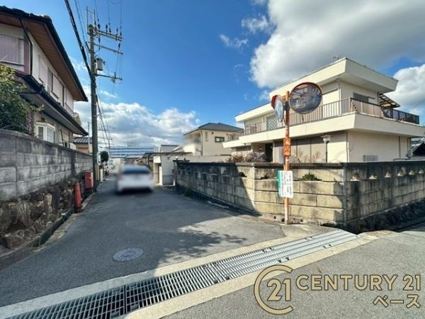 北葛城郡上牧町米山台２丁目の売地の前面道路含む現地写真