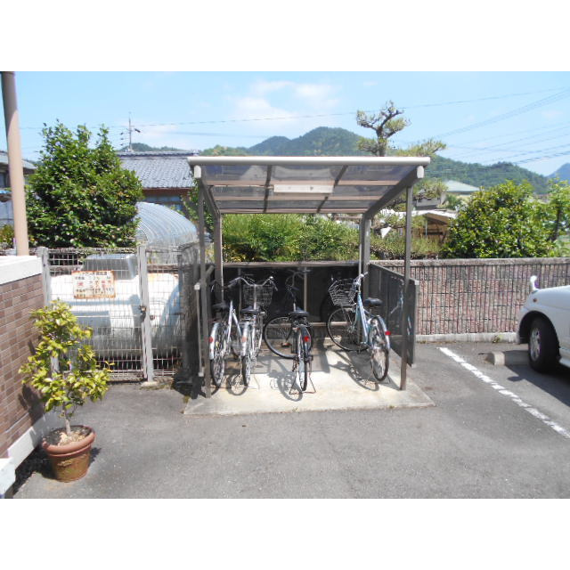 岐阜市粟野東２丁目のアパートのその他|駐輪場