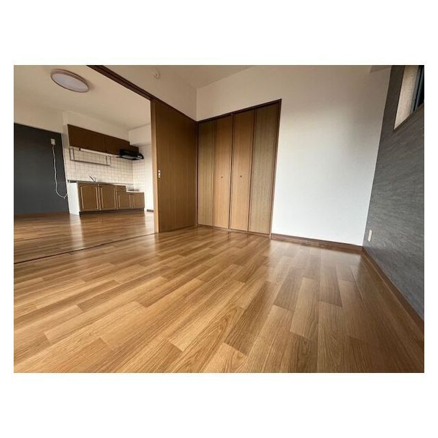 岐阜市茜部野瀬２丁目のアパートの居間・リビング