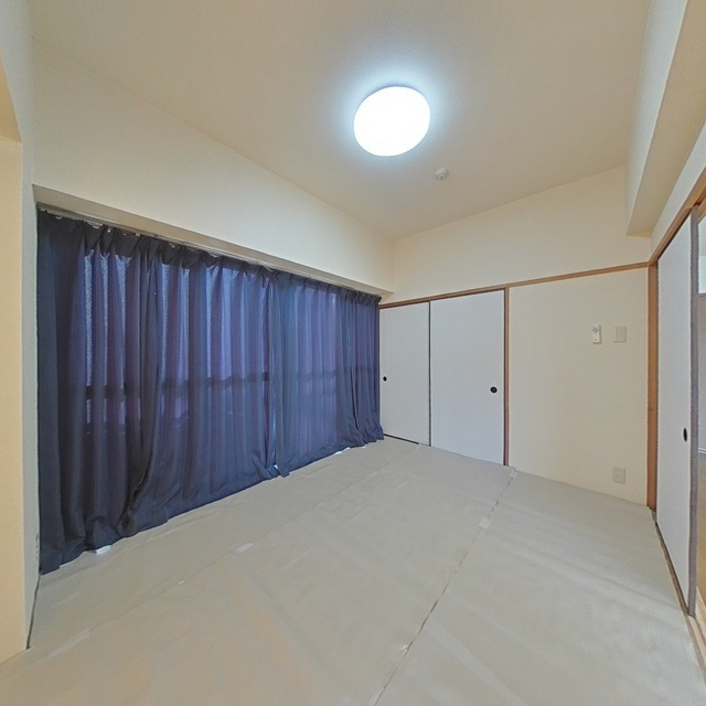 シャルマン平和の内装