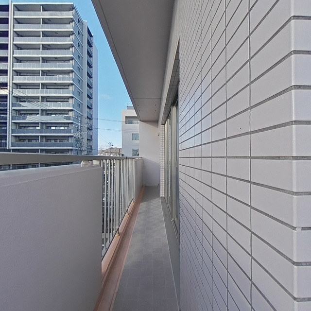 シャルマン平和のバルコニー