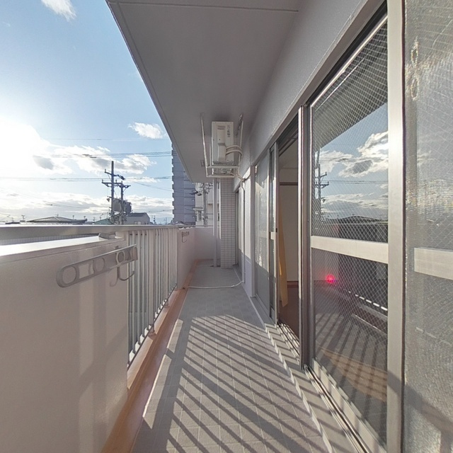 シャルマン平和のバルコニー