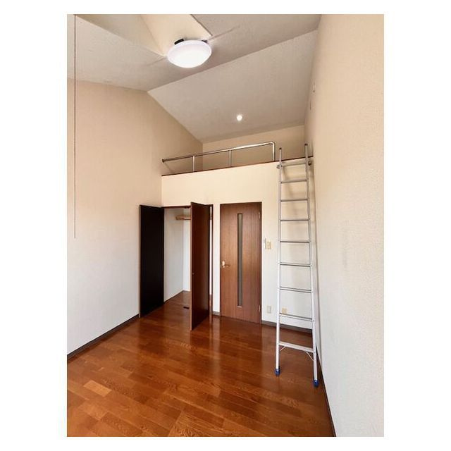 岐阜市柳津町北塚３丁目のアパートの居間・リビング