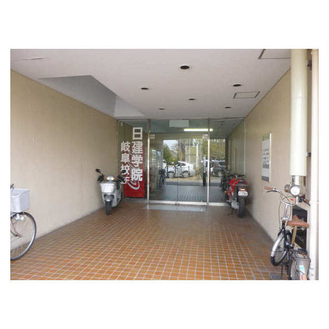 第一岐阜県ビルのエントランス