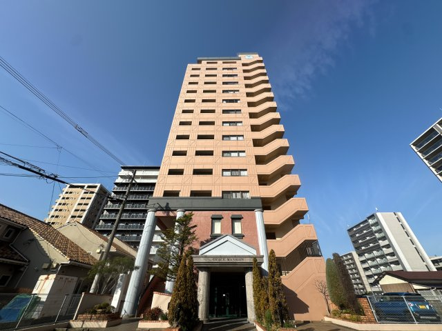 【外観】 | グレイス佐賀駅前セントラル☆仲介手数料無料☆ | 管理体制が良好で、エントランスや廊下などの共用部分は常にきれいに保たれています。住まう方の満足度を高める、落ち着きと気品に満ちた住環境です。