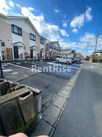 DUPLEX 西島Ⅱの駐車場
