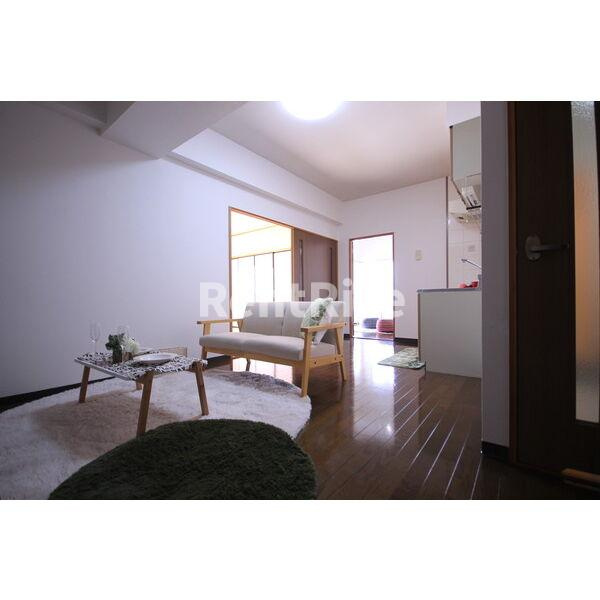 サンラードホームの居間・リビング