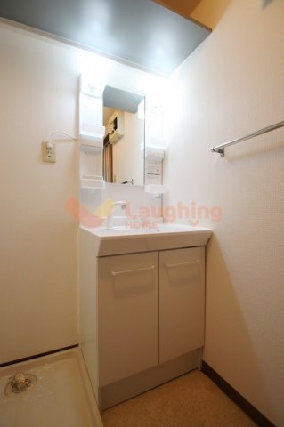 サンライトビルの洗面所|明るい洗面所です※別号室の写真になります