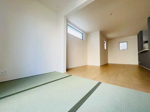 ■■うるま市与那城屋慶名－2号棟（全3棟）の和室|落ち着いた雰囲気の和室付きです