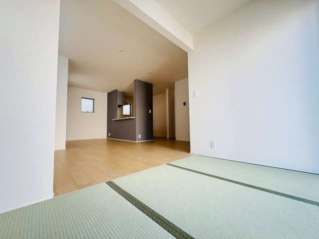 ■■うるま市与那城屋慶名－2号棟（全3棟）の和室|畳の上でゆっくりとくつろげる和室です