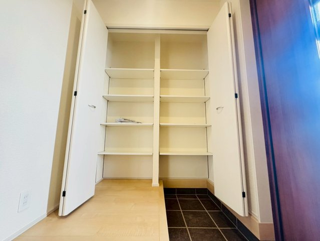 ■■うるま市与那城屋慶名－2号棟（全3棟）の収納|ちょっとした収納スペースも充実しています