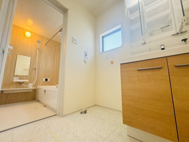 ■■うるま市与那城屋慶名－2号棟（全3棟）の独立洗面台|朝の身支度には欠かせない独立洗面化粧台