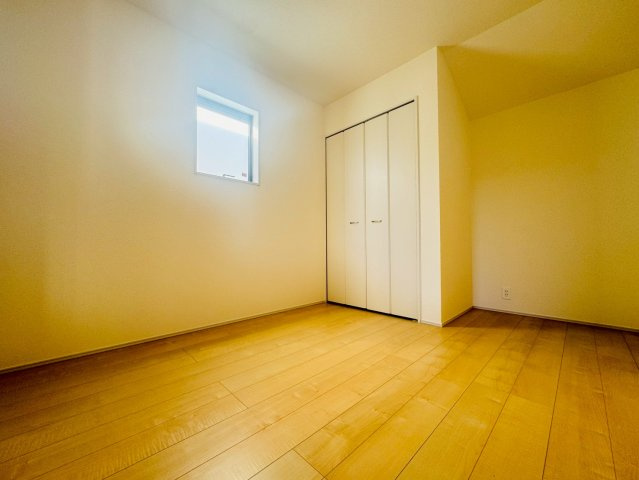 ■■うるま市与那城屋慶名－2号棟（全3棟）の洋室|きれいな洋室です