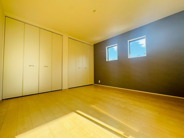 ■■うるま市与那城屋慶名－2号棟（全3棟）の洋室|落ち着いた色調の洋室です