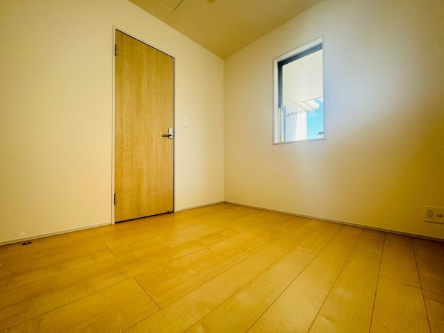 ■■うるま市与那城屋慶名－2号棟（全3棟）の洋室|コンパクトで使いやすい洋室です