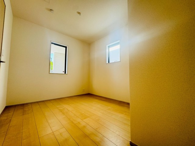 ■■うるま市与那城屋慶名－2号棟（全3棟）の洋室|コンパクトで使いやすい洋室です