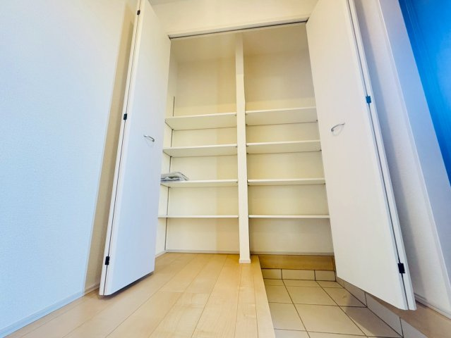 ■■うるま市与那城屋慶名－1号棟（全3棟）の収納|収納豊富です