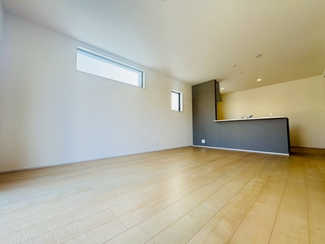 ■■うるま市与那城屋慶名－1号棟（全3棟）の洋室|明るい洋室です