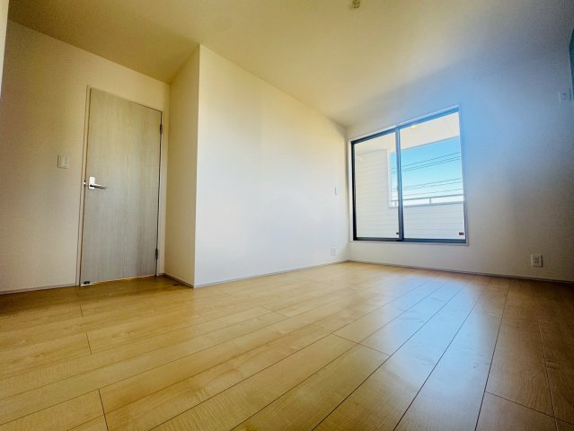 ■■うるま市与那城屋慶名－1号棟（全3棟）の洋室|ゆったりした洋室です