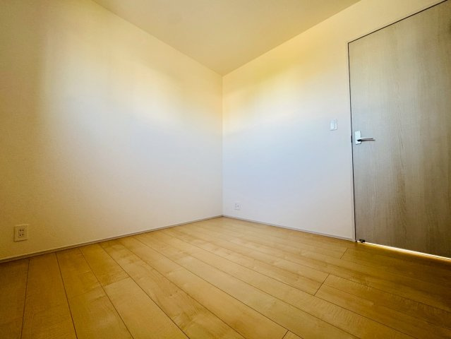 ■■うるま市与那城屋慶名－1号棟（全3棟）の洋室|広々とした洋室です