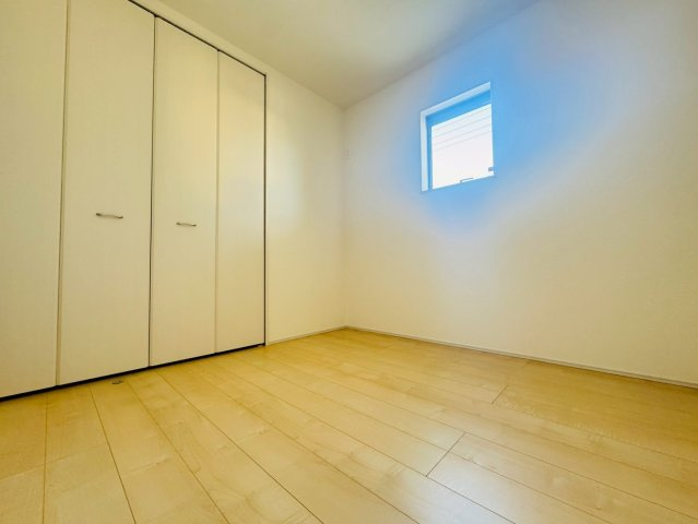 ■■うるま市与那城屋慶名－1号棟（全3棟）の洋室|落ち着いた色調の洋室です